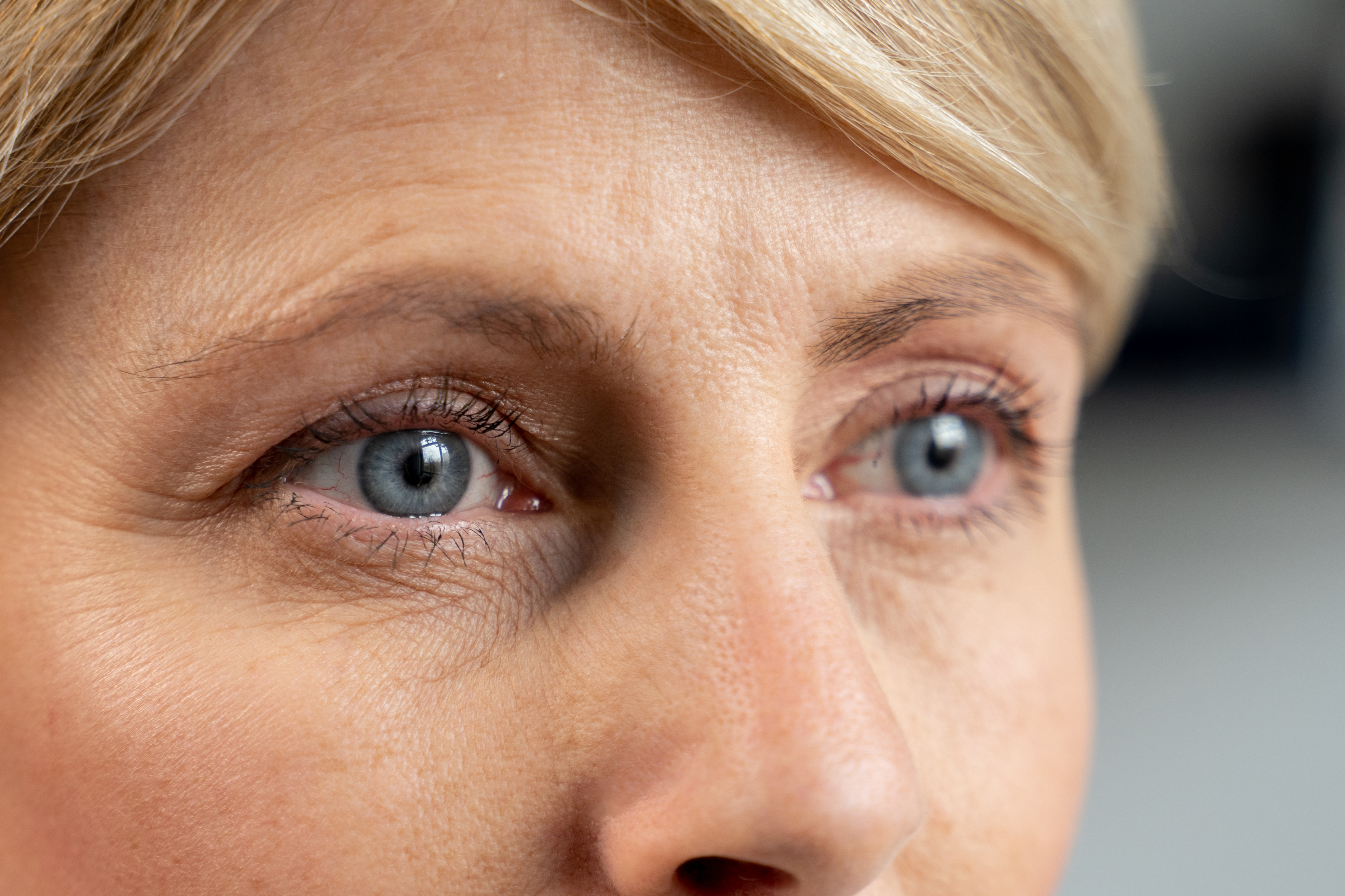 portrait-middleaged-woman-looks-into-distance-closeup-womans-blue-eyes-1-67166e318f77c760471704.jpg